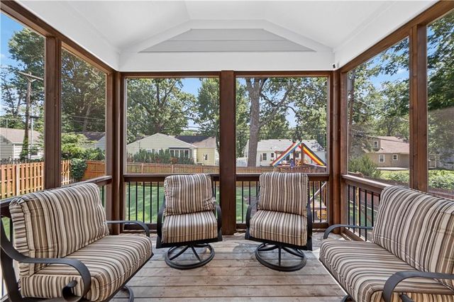 4907 W 69th Terrace, Prairie Village, KS 66208