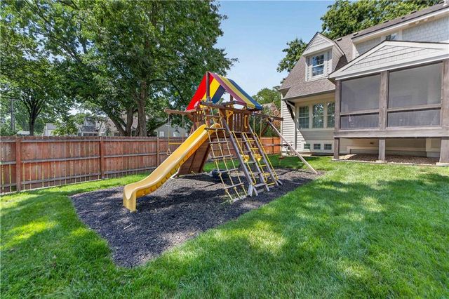 4907 W 69th Terrace, Prairie Village, KS 66208