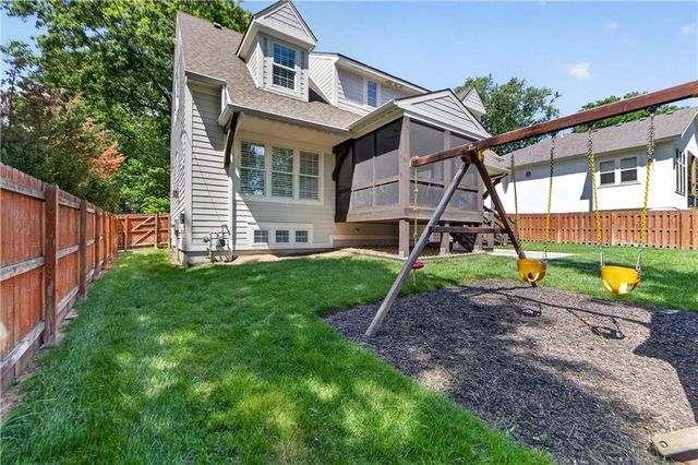 4907 W 69th Terrace, Prairie Village, KS 66208