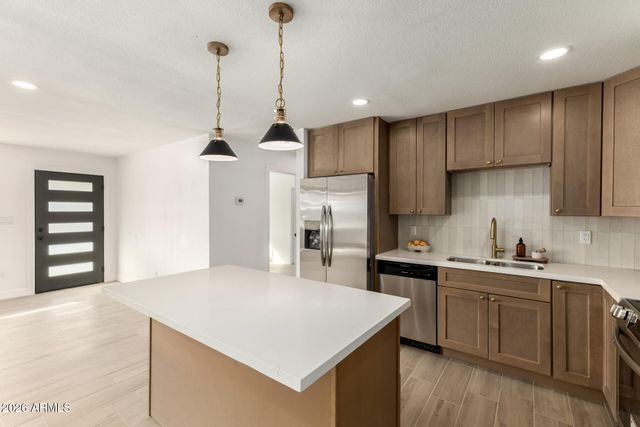 622 E PAPAGO Drive, Tempe, AZ 85288