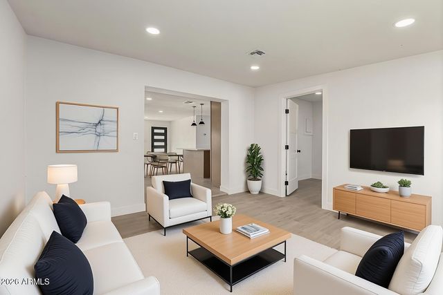 622 E PAPAGO Drive, Tempe, AZ 85288