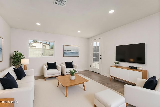 622 E PAPAGO Drive, Tempe, AZ 85288