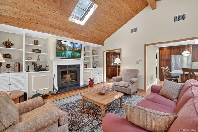 6 Sterling Forest Lane, Suffern, NY 10901