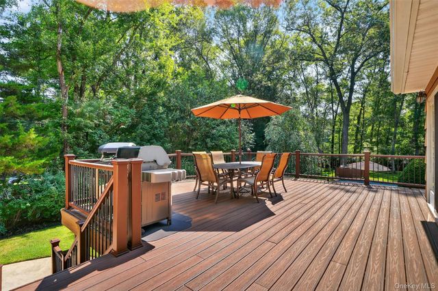 6 Sterling Forest Lane, Suffern, NY 10901