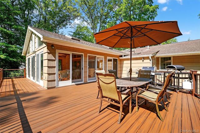 6 Sterling Forest Lane, Suffern, NY 10901