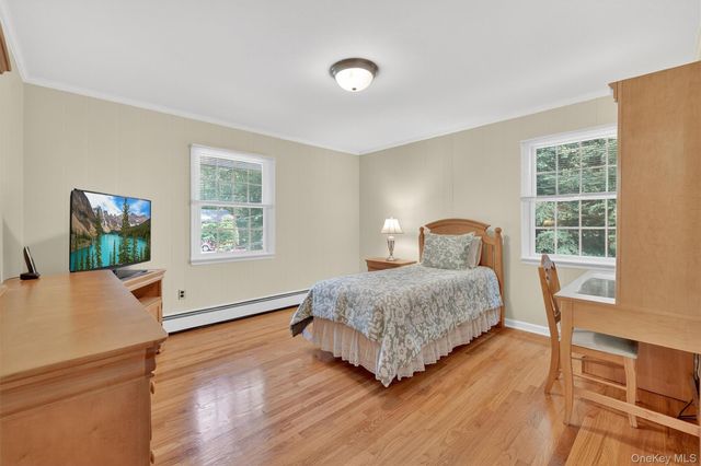 6 Sterling Forest Lane, Suffern, NY 10901