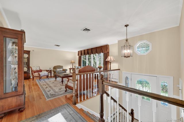 6 Sterling Forest Lane, Suffern, NY 10901