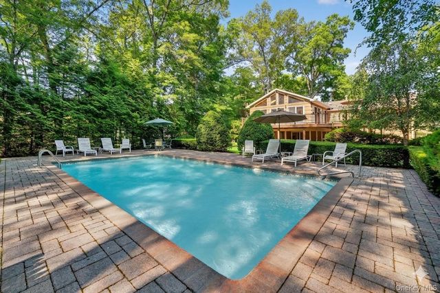 6 Sterling Forest Lane, Suffern, NY 10901