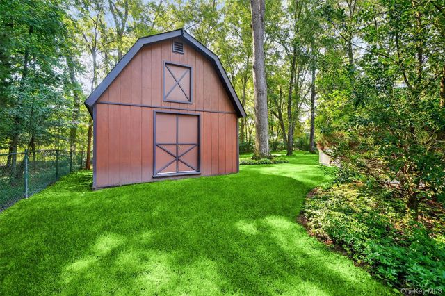6 Sterling Forest Lane, Suffern, NY 10901