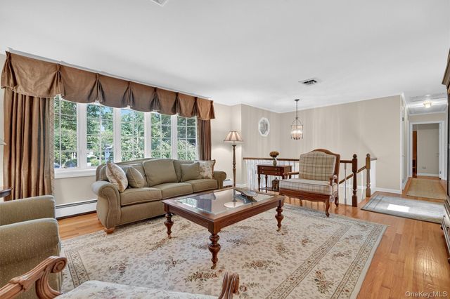 6 Sterling Forest Lane, Suffern, NY 10901