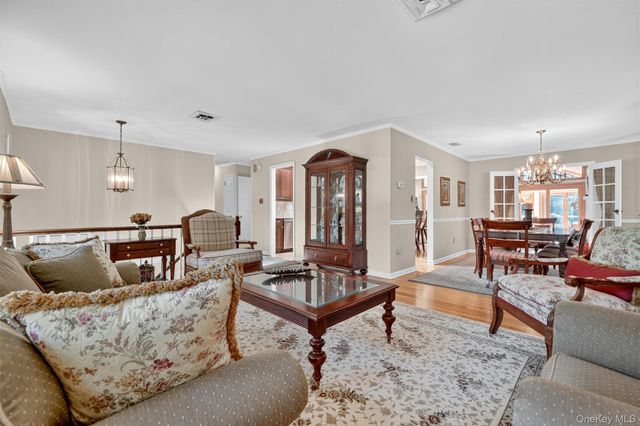 6 Sterling Forest Lane, Suffern, NY 10901