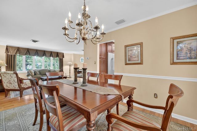6 Sterling Forest Lane, Suffern, NY 10901