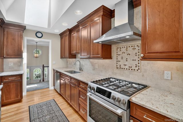 6 Sterling Forest Lane, Suffern, NY 10901