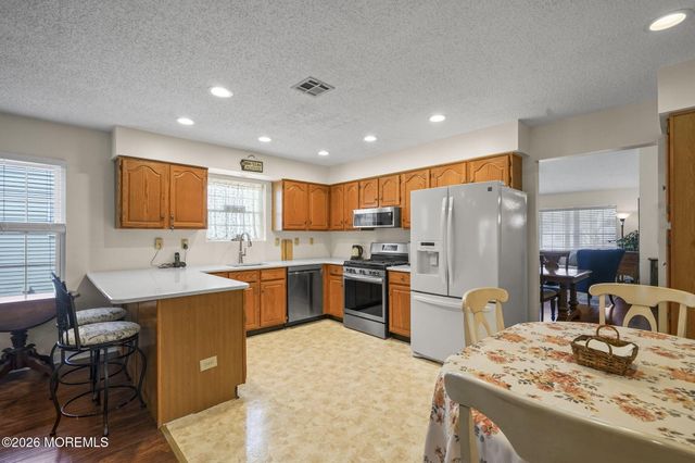 14 Kendal Drive, Toms River, NJ 08757