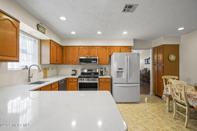 14 Kendal Drive, Toms River, NJ 08757