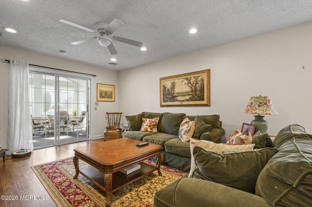 14 Kendal Drive, Toms River, NJ 08757