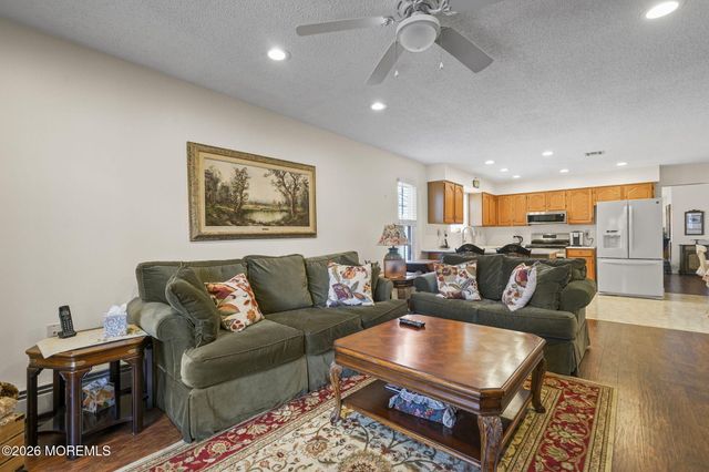 14 Kendal Drive, Toms River, NJ 08757