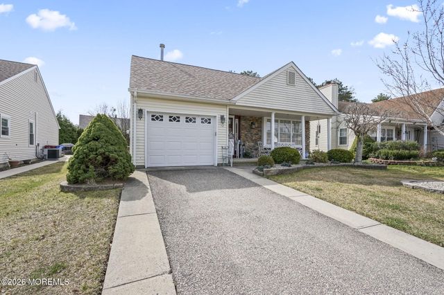 14 Kendal Drive, Toms River, NJ 08757