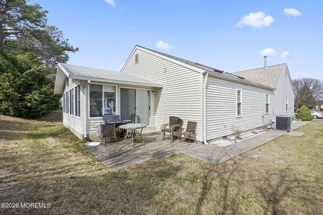 14 Kendal Drive, Toms River, NJ 08757