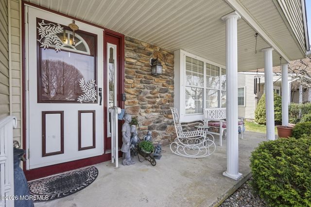 14 Kendal Drive, Toms River, NJ 08757