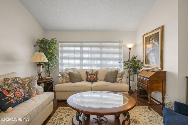 14 Kendal Drive, Toms River, NJ 08757