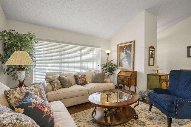 14 Kendal Drive, Toms River, NJ 08757