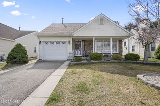 14 Kendal Drive, Toms River, NJ 08757