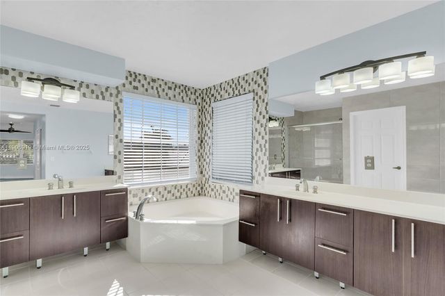 5364 NW 120th Ave, Coral Springs, FL 33076