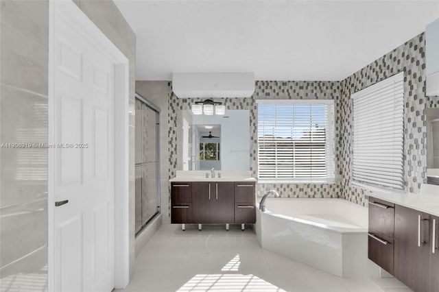 5364 NW 120th Ave, Coral Springs, FL 33076