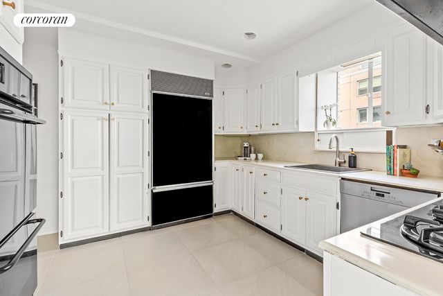 45 Sutton Pl S Apt 18E, New York City, NY 10022