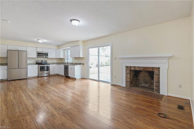 592 Windjammer CRES, Newport News, VA 23602