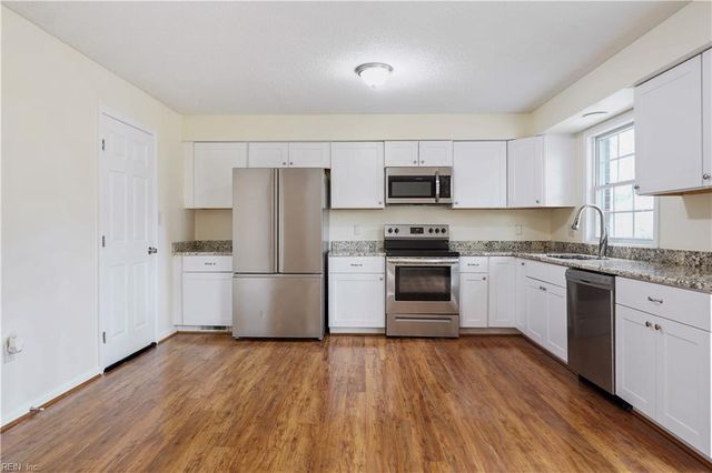 592 Windjammer CRES, Newport News, VA 23602