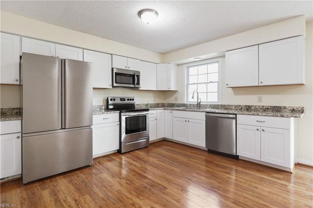 592 Windjammer CRES, Newport News, VA 23602