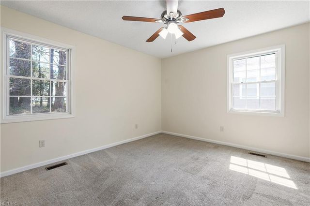 592 Windjammer CRES, Newport News, VA 23602