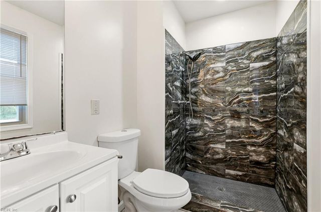 592 Windjammer CRES, Newport News, VA 23602