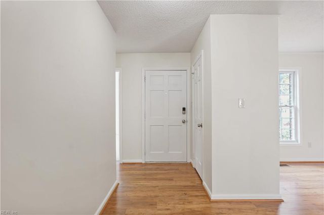 592 Windjammer CRES, Newport News, VA 23602