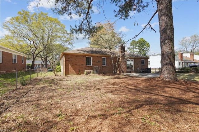 592 Windjammer CRES, Newport News, VA 23602