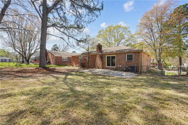 592 Windjammer CRES, Newport News, VA 23602