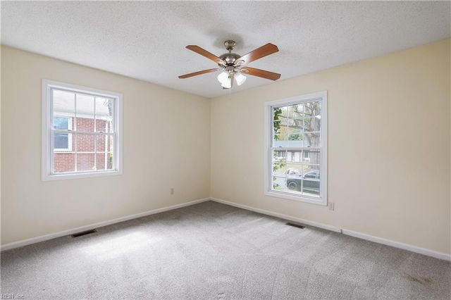 592 Windjammer CRES, Newport News, VA 23602