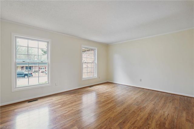 592 Windjammer CRES, Newport News, VA 23602