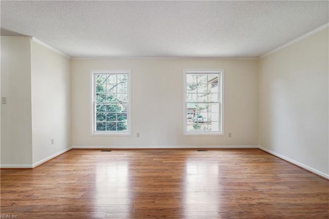 592 Windjammer CRES, Newport News, VA 23602