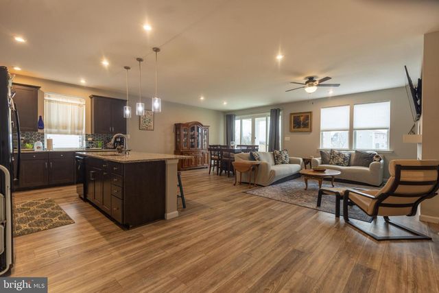 2098 MANDARIN DRIVE, Chambersburg, PA 17202