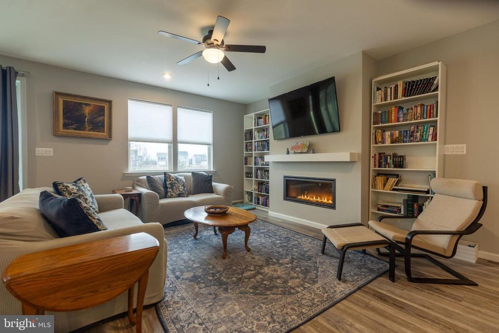 2098 MANDARIN DRIVE, Chambersburg, PA 17202