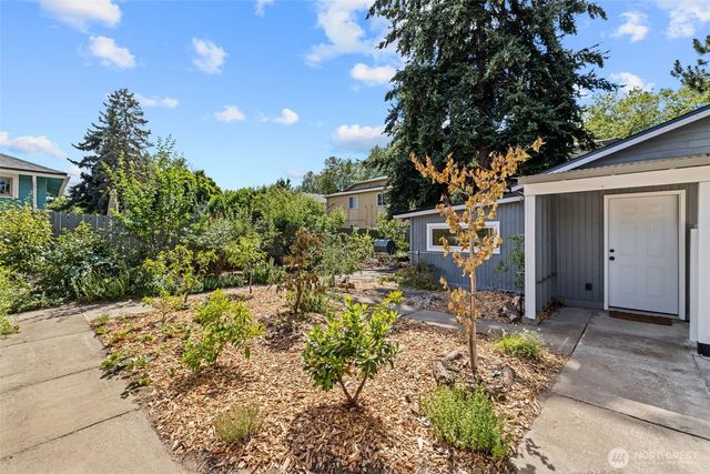 523 Williams Avenue S, Renton, WA 98057