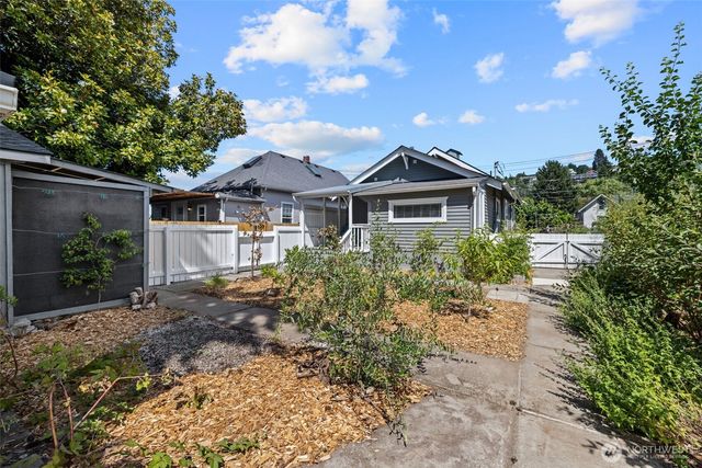 523 Williams Avenue S, Renton, WA 98057