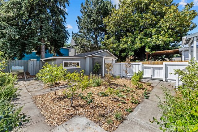 523 Williams Avenue S, Renton, WA 98057