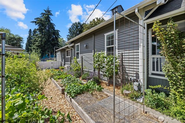 523 Williams Avenue S, Renton, WA 98057