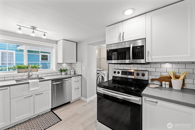 523 Williams Avenue S, Renton, WA 98057