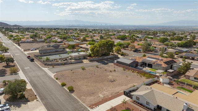 350 East Kimberly Drive, Henderson, NV 89015