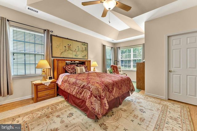 38 BUCKINGHAM DR, Pennington, NJ 08534